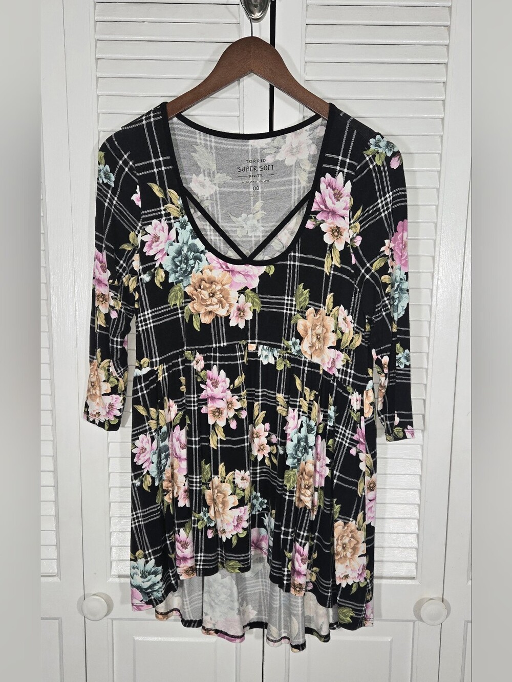 Torrid Super Soft Plaid Floral Strap Babydoll Scoop Neck 3/4 Sleeve Tee Top 00